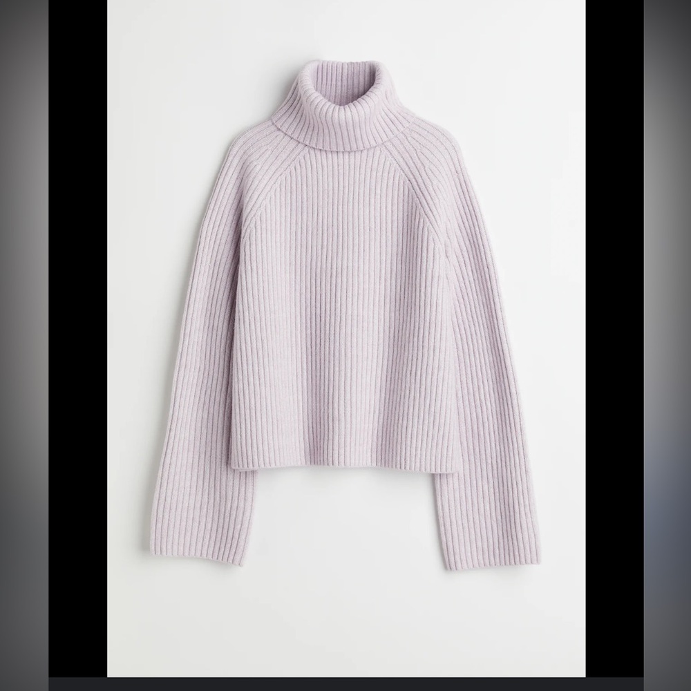 RIBBED TURTLENECK SWEATER. Lavender. Size XL